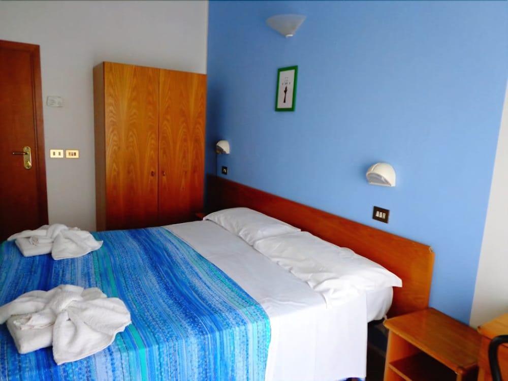 רימיני Hotel Santiago מראה חיצוני תמונה
