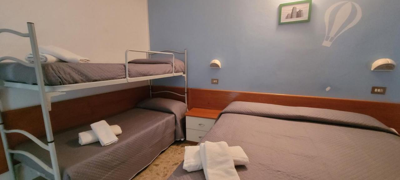 רימיני Hotel Santiago מראה חיצוני תמונה