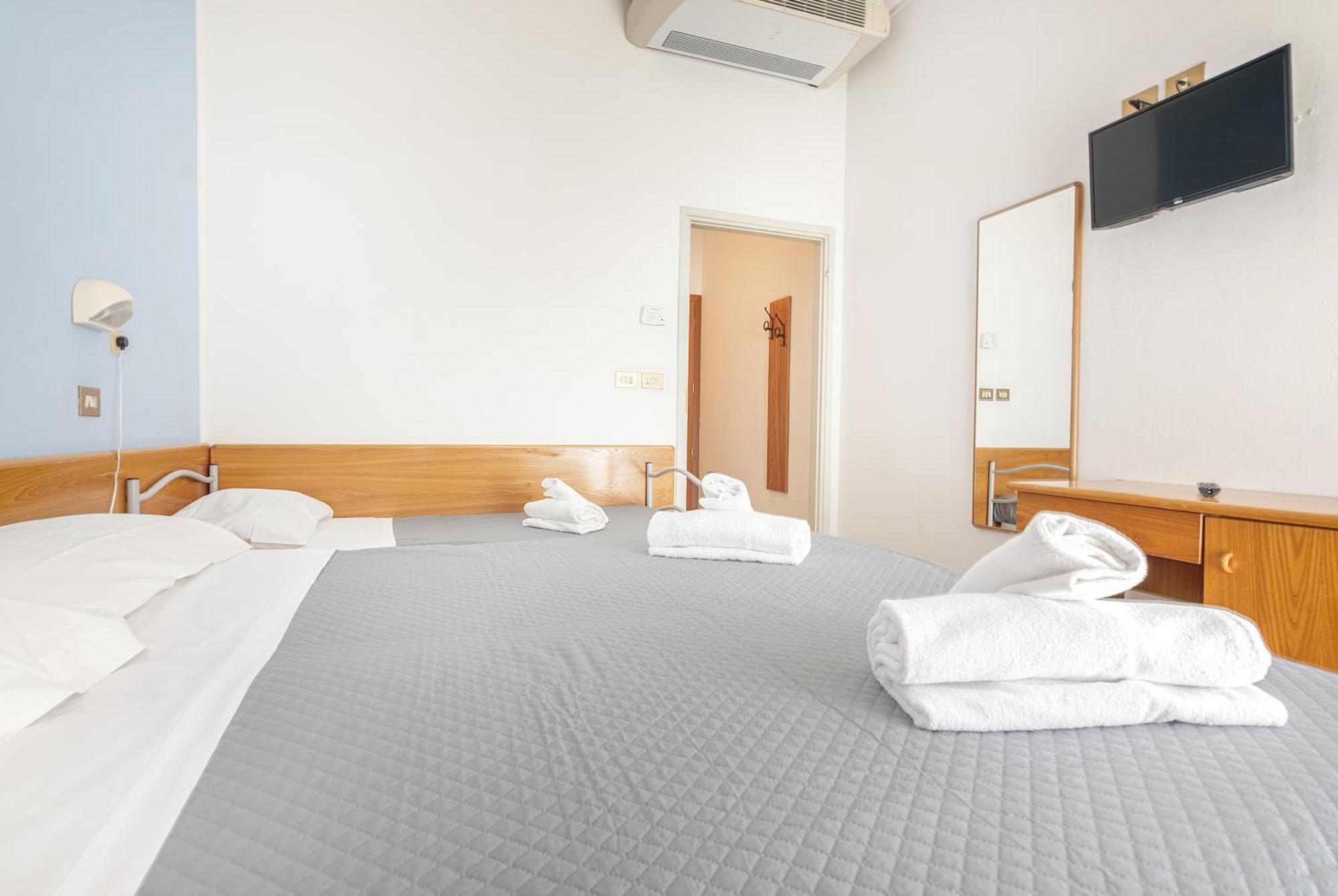 רימיני Hotel Santiago מראה חיצוני תמונה